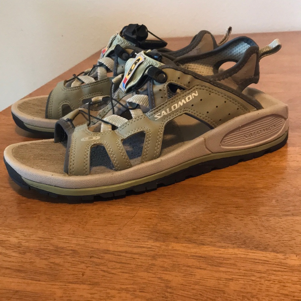 Salomon size 9